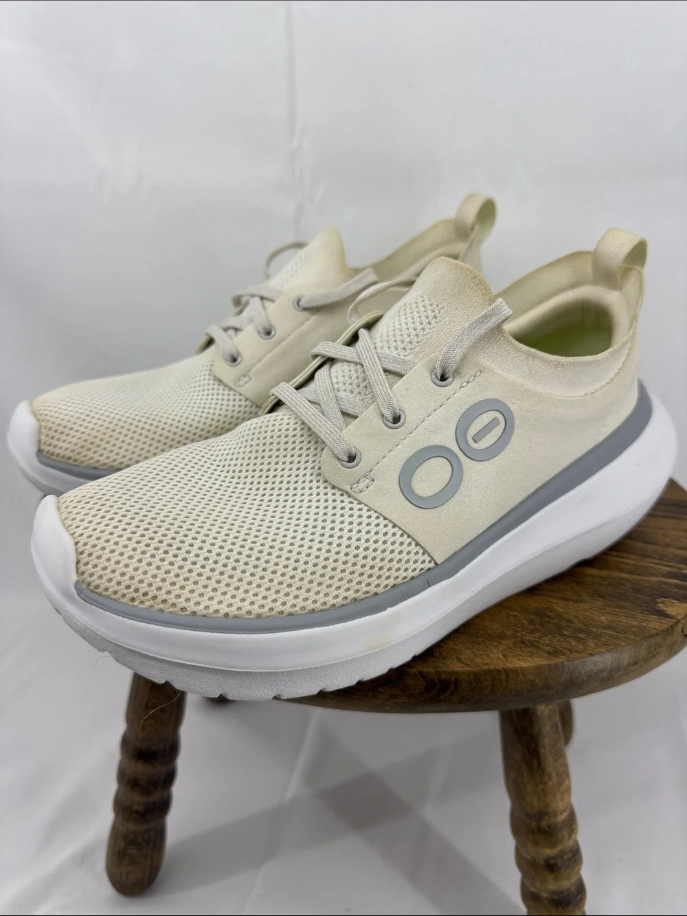OOFOS Womens OOmy Stride OOfoam Recovery Sneakers in Chaulk, est 6